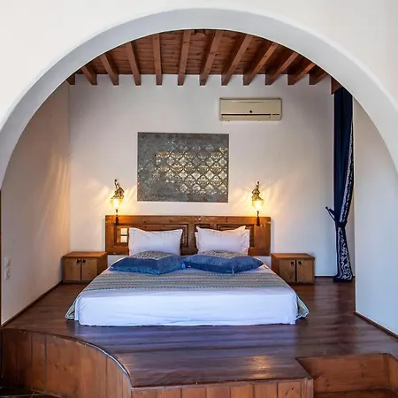 Saint Artemios Boutique 4*