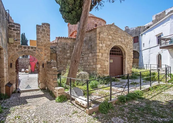 Saint Artemios Boutique 4*