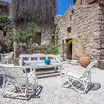 فندق Saint Artemios Boutique
